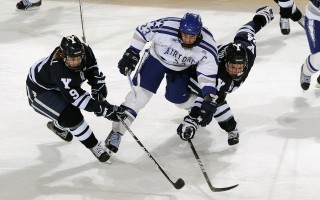 东单篮球场是吴悠的吗？东单篮球馆？