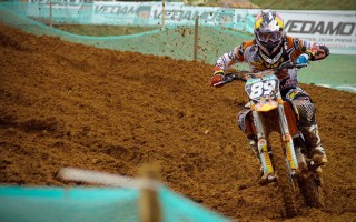 官方：克鲁伊维特18岁儿子肖恩与巴萨B队续约至2028年